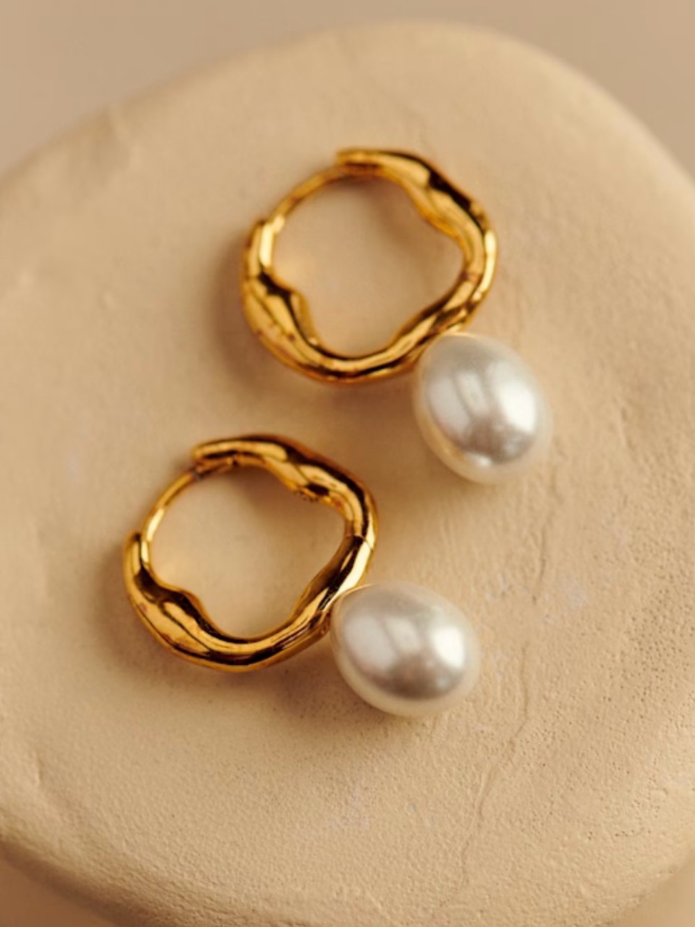 NWT Sézane Alice Anneaux Nacre Mother-of-Pearl Hoop Earrings
